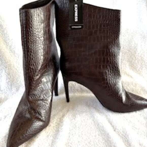 Express dark brown croc embossed heeled booties NWT Size 8 - Picture 1 of 10